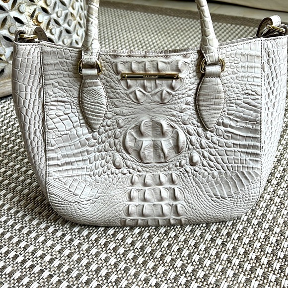 Cream / light grey tones Melbourne Brahmin bag with shoulder strap and handles. - Picture 1 of 9